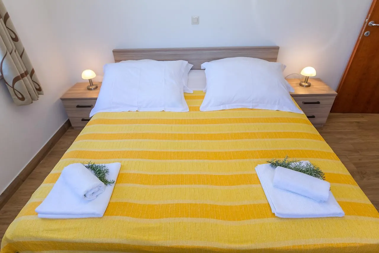 Apartments Medini Veli Rat 0*,  Kroatien