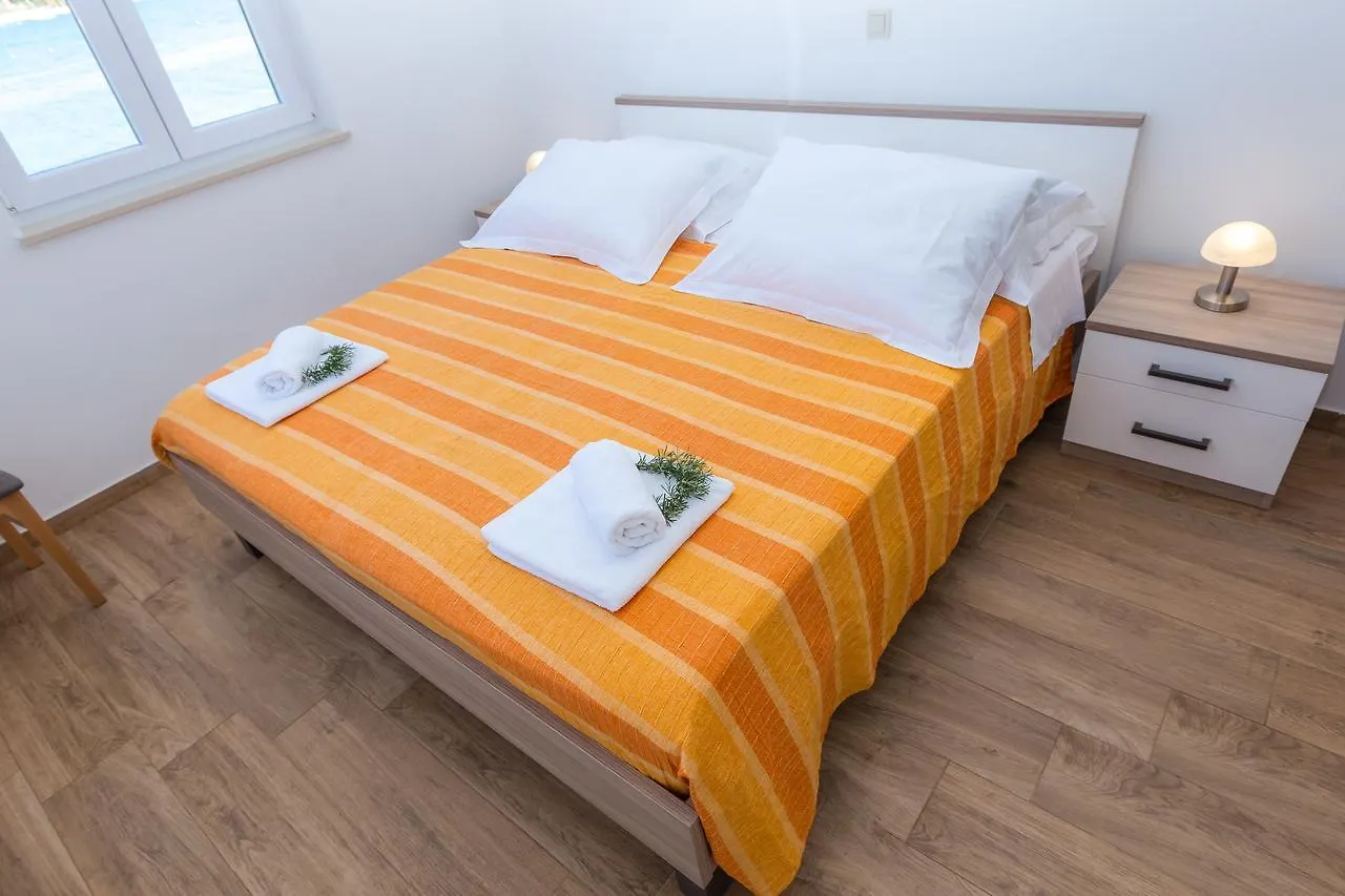 Apartments Medini Veli Rat Kroatien