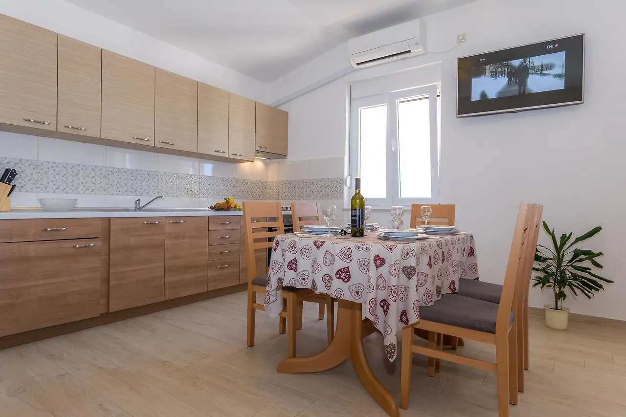 Apartments Medini Veli Rat 0*,  Croatia